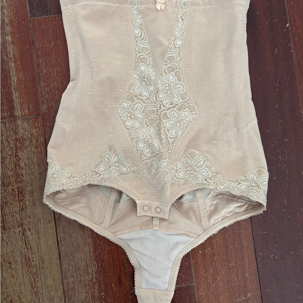 Elegant Beige Lace Corset